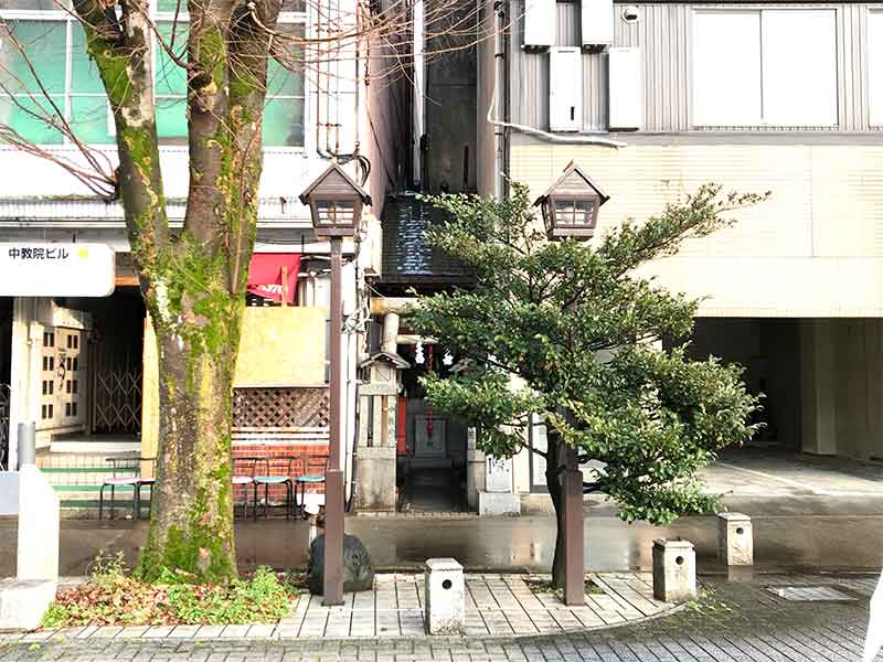 日本一小さい神社「富山中教院」