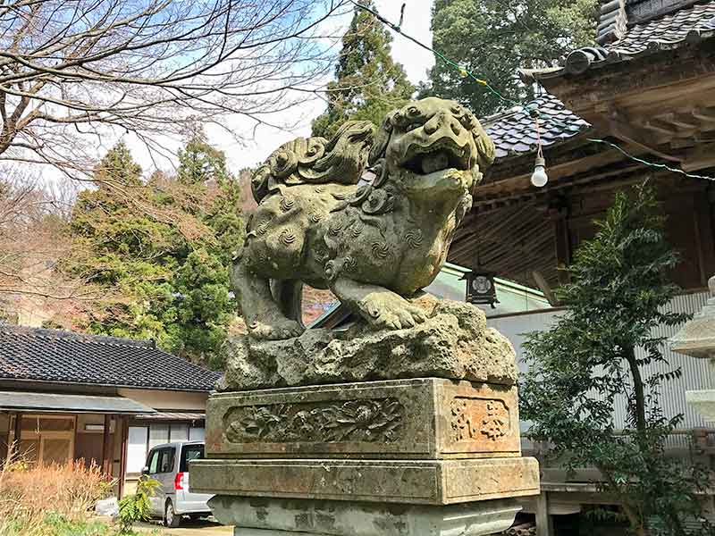 小坂神社の逆さ狛犬