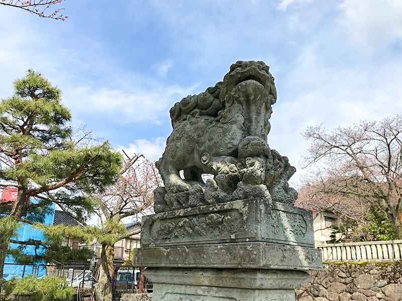 宇多須神社の逆さ狛犬