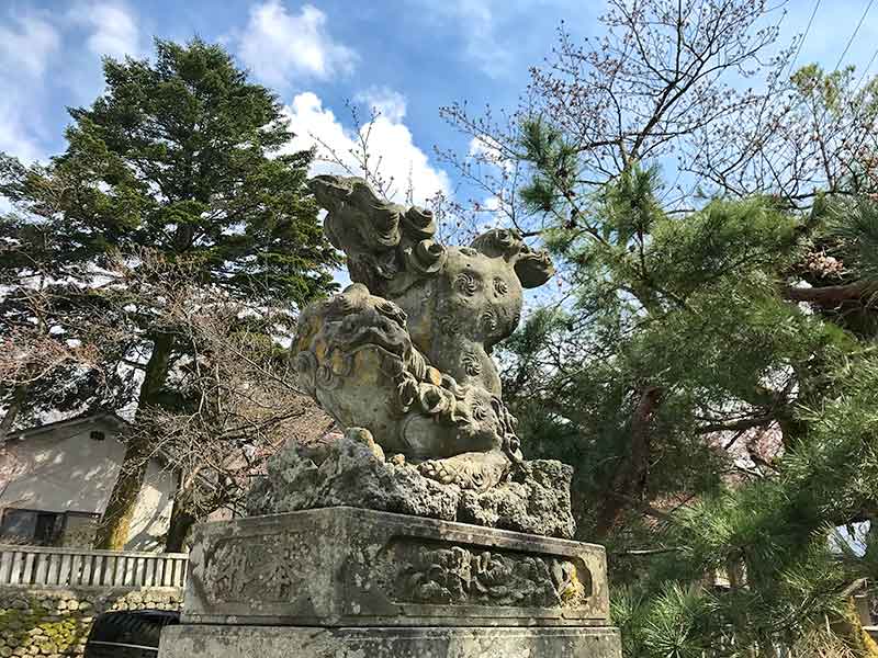 宇多須神社の逆さ狛犬