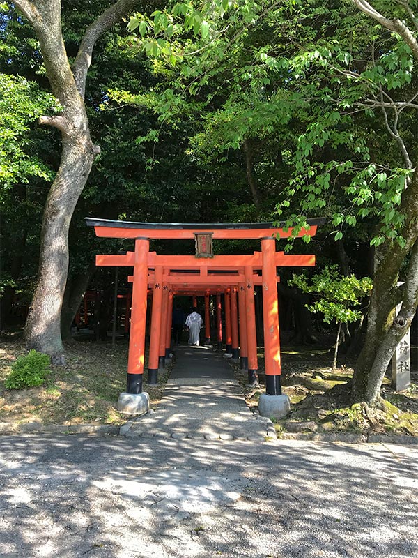 橿原神宮・長山稲荷社