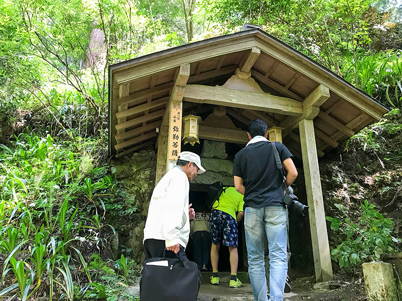 奈良・岡寺（龍蓋寺）奥之院石窟