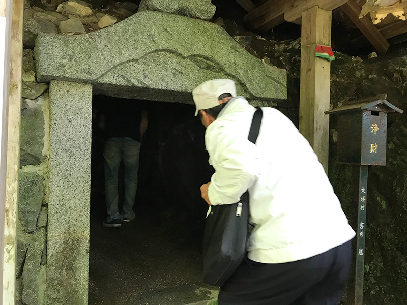 奈良・岡寺（龍蓋寺）奥之院石窟