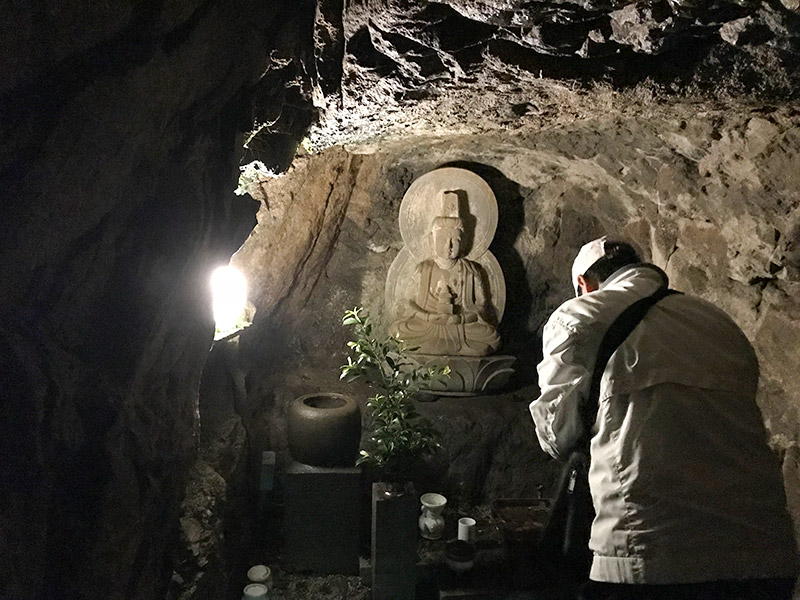 奈良・岡寺（龍蓋寺）奥之院石窟