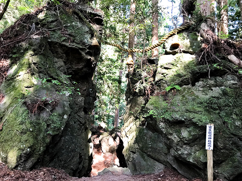 室生龍穴神社・天の岩戸