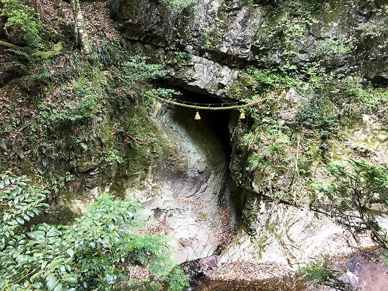 奈良・室生龍穴神社の龍穴