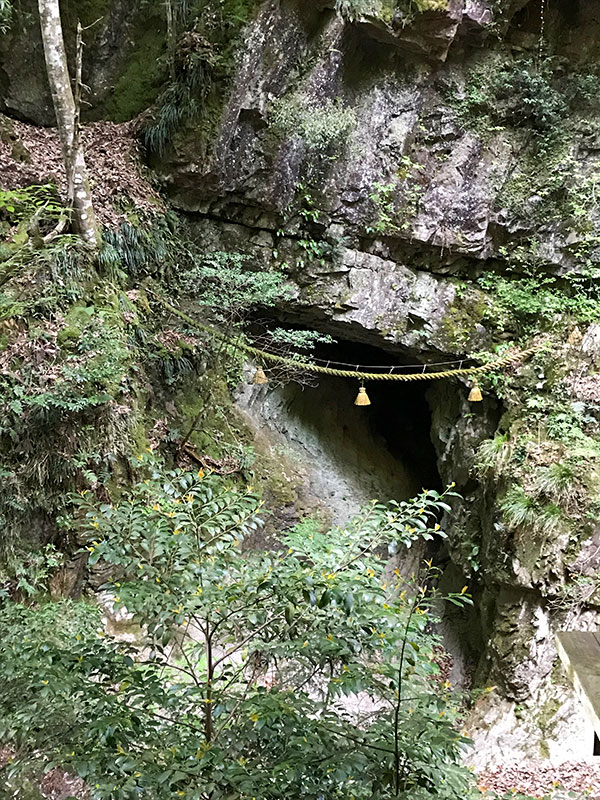 奈良・室生龍穴神社の龍穴