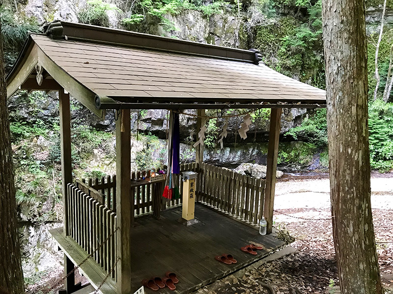 奈良・室生龍穴神社の龍穴