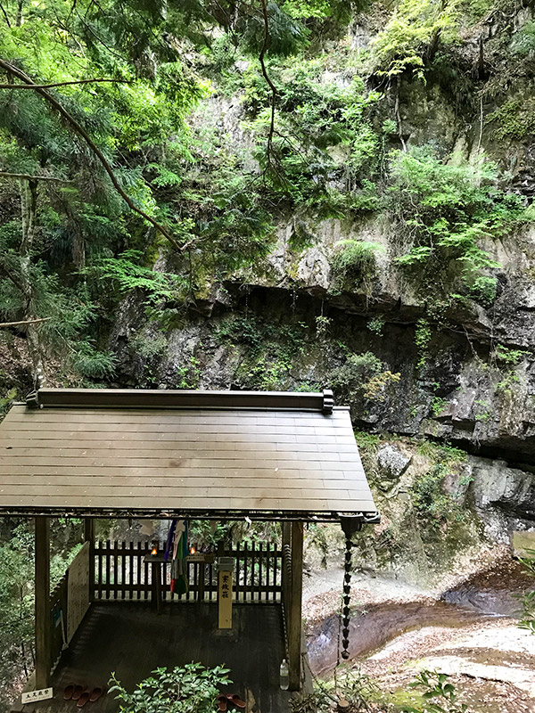 奈良・室生龍穴神社の龍穴