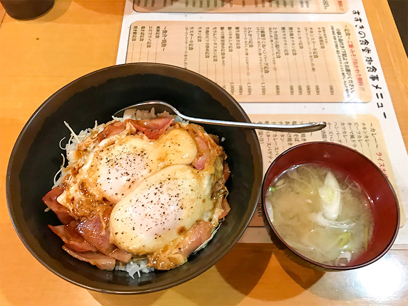 すすきの食堂ベーコンエッグ丼