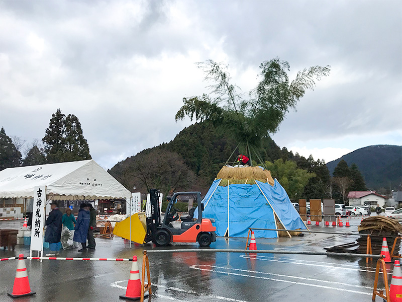 白山さん（白山比咩神社）左義長