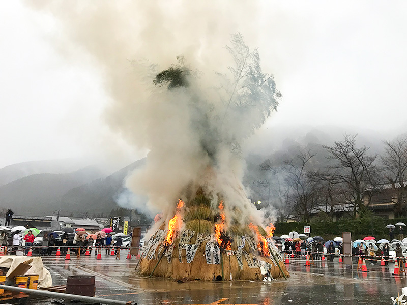 白山さん（白山比咩神社）左義長