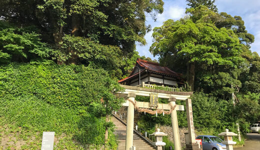 【加賀】山代温泉の守り神が祀られている「服部神社」鳥居の横にはひと言だけ願いを聞いてくれる「一言地蔵」があるよ
