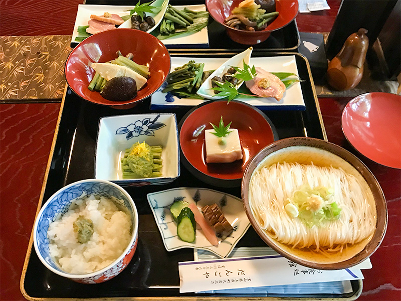 大岩山日石寺・大岩そうめん