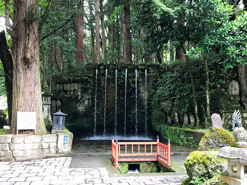 大岩山日石寺・滝行体験