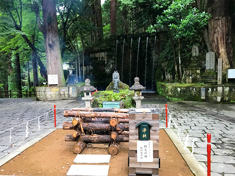 大岩山日石寺・滝行体験