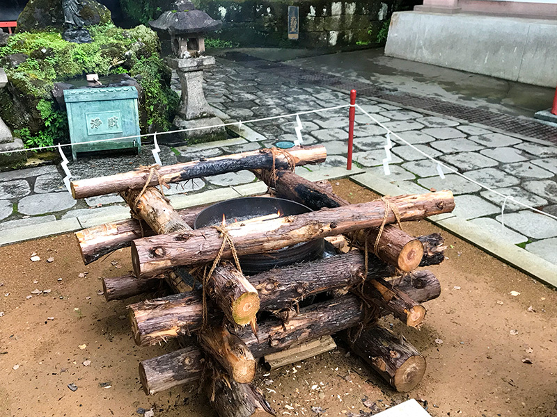 大岩山日石寺・滝行体験