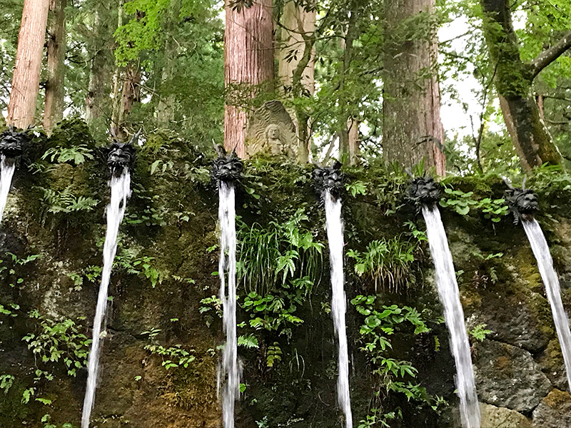 大岩山日石寺・滝行体験