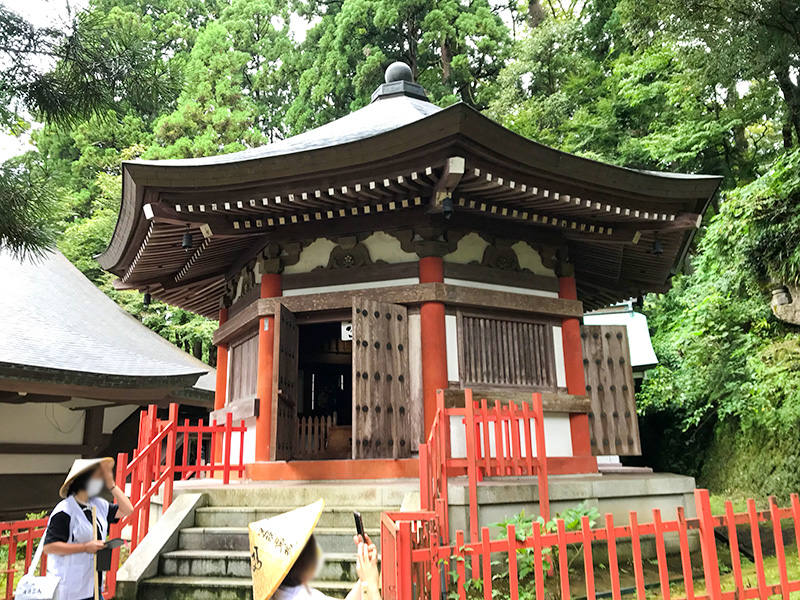 大岩山日石寺・大日堂