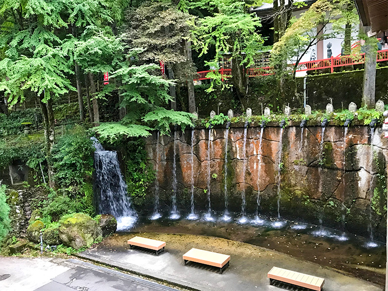 大岩山日石寺十二支滝