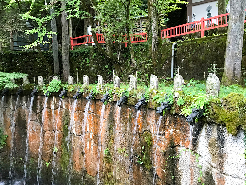 大岩山日石寺十二支滝