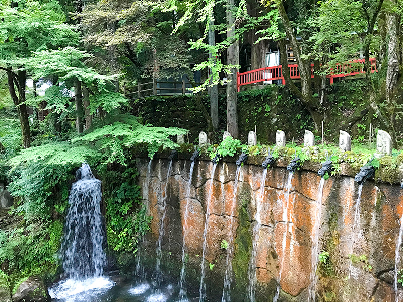 大岩山日石寺十二支滝