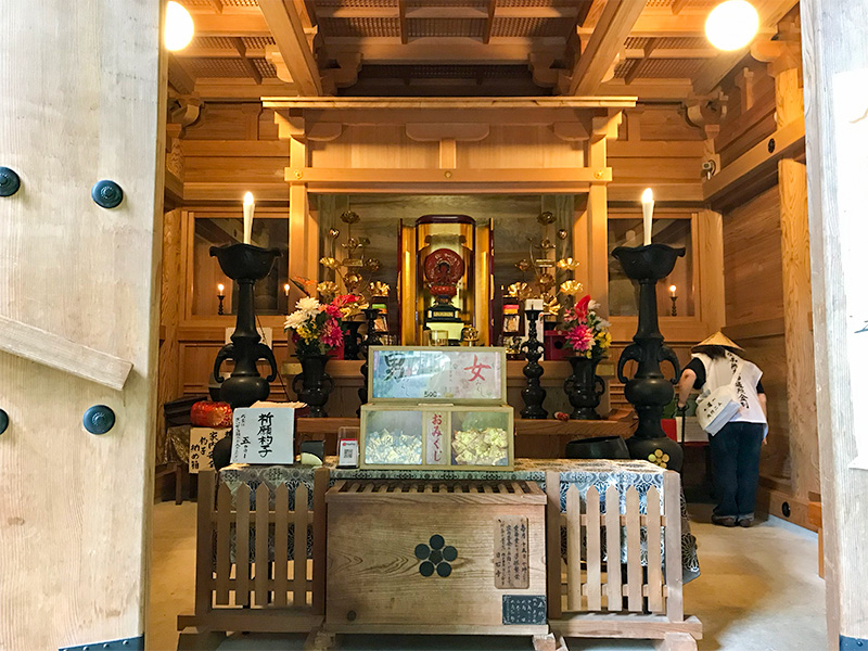 大岩山日石寺・愛染堂