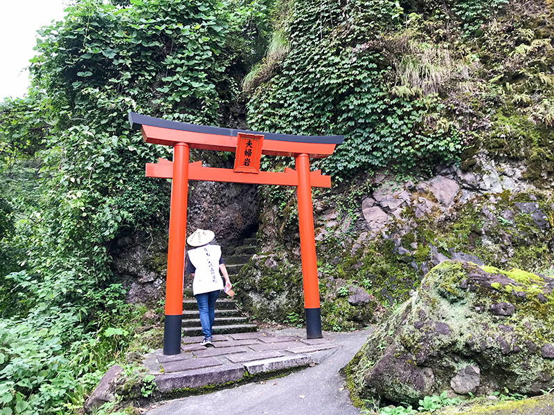 大岩山日石寺夫婦岩