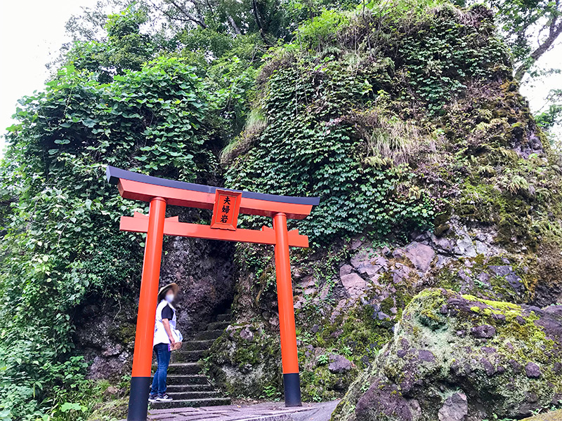 大岩山日石寺夫婦岩