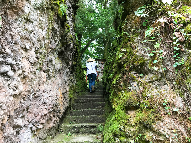 大岩山日石寺夫婦岩