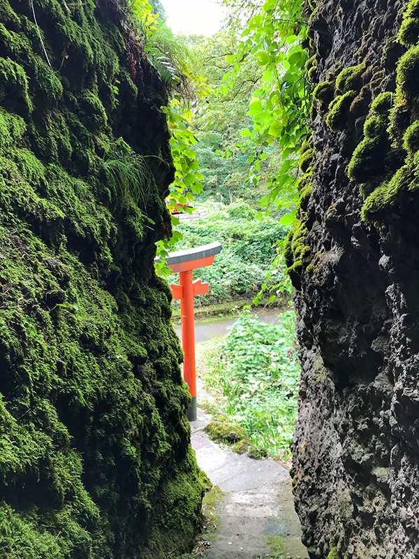 大岩山日石寺夫婦岩