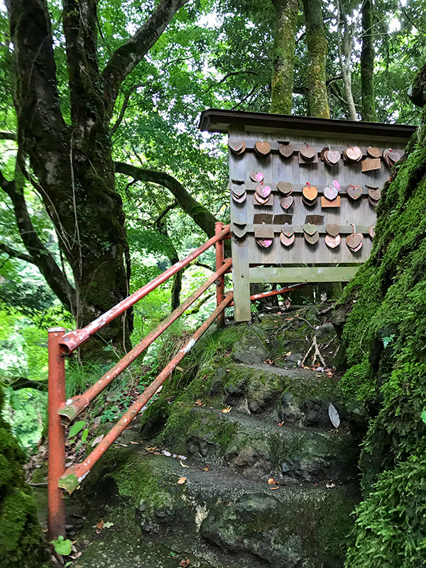 大岩山日石寺夫婦岩