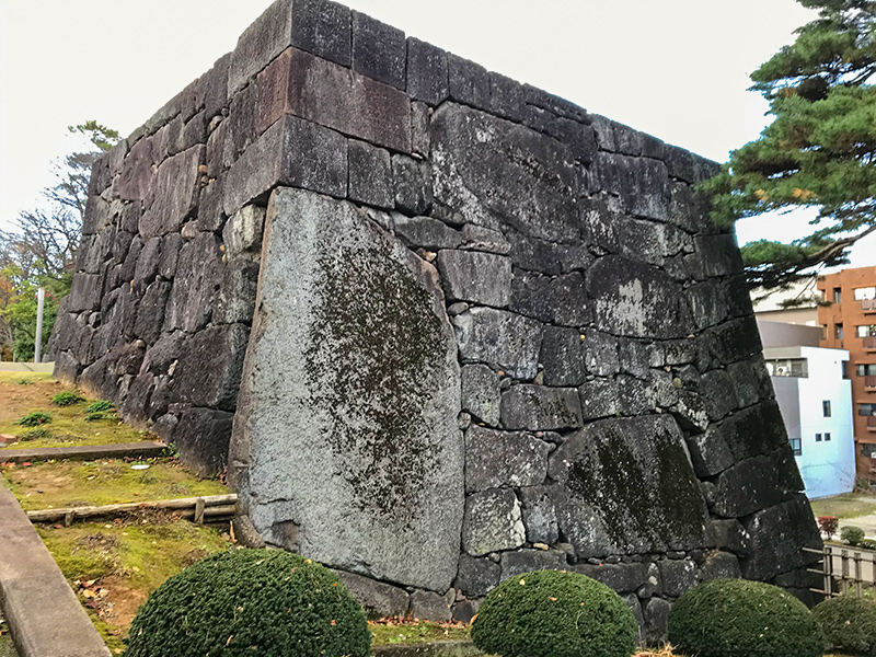 金沢城公園・大手門の鏡石