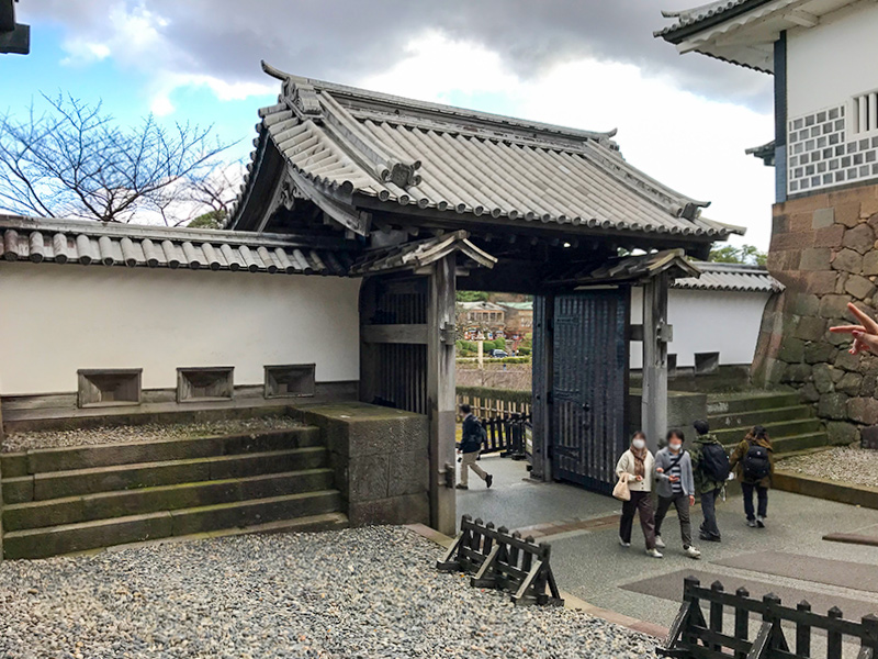 金沢城公園・石川門（重要文化財）