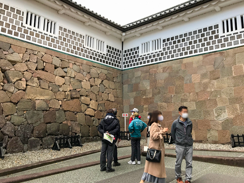 金沢城公園・石川門（重要文化財）