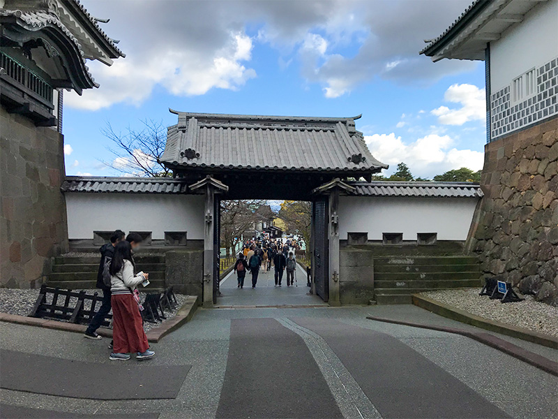 金沢城公園・石川門（重要文化財）