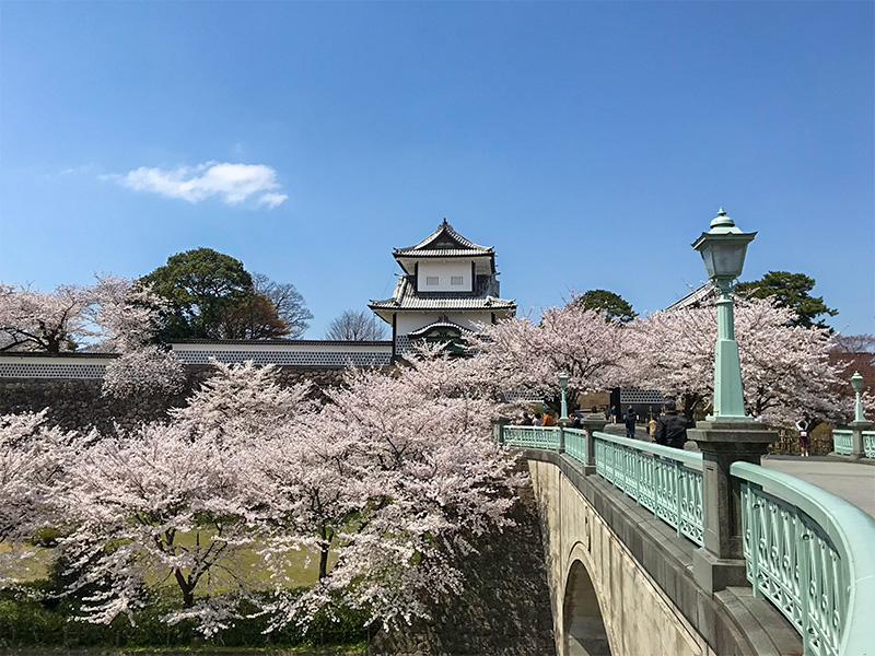 金沢城公園・石川門（重要文化財）