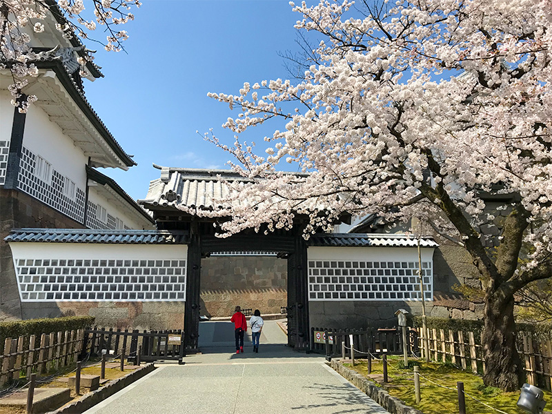 金沢城公園・石川門（重要文化財）