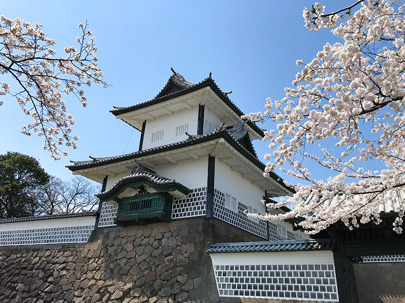 金沢城公園・石川門（重要文化財）