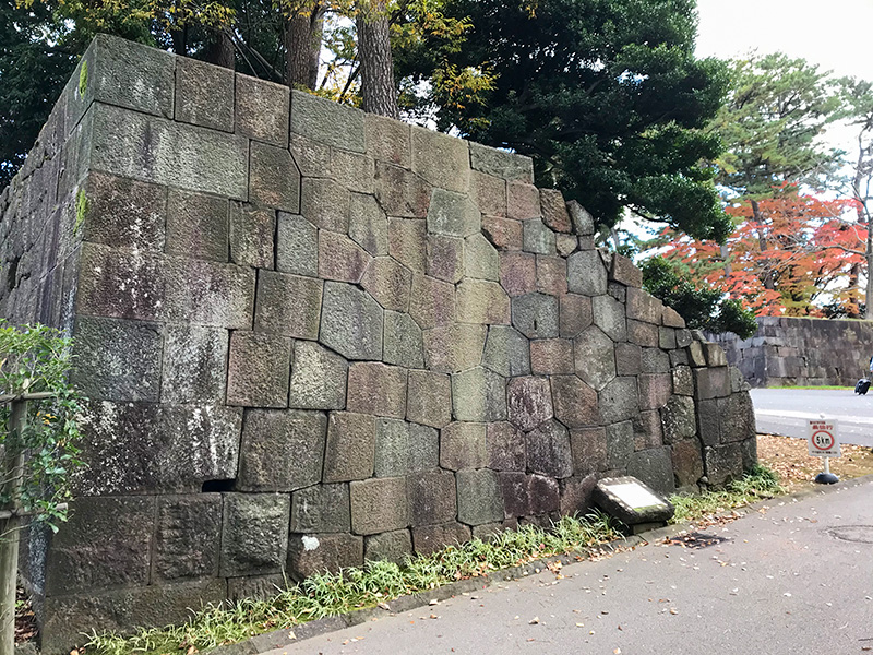 金沢城土橋門亀甲石