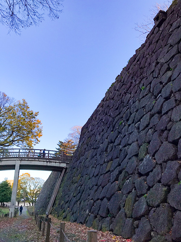 金沢城極楽橋下空堀石垣の刻印