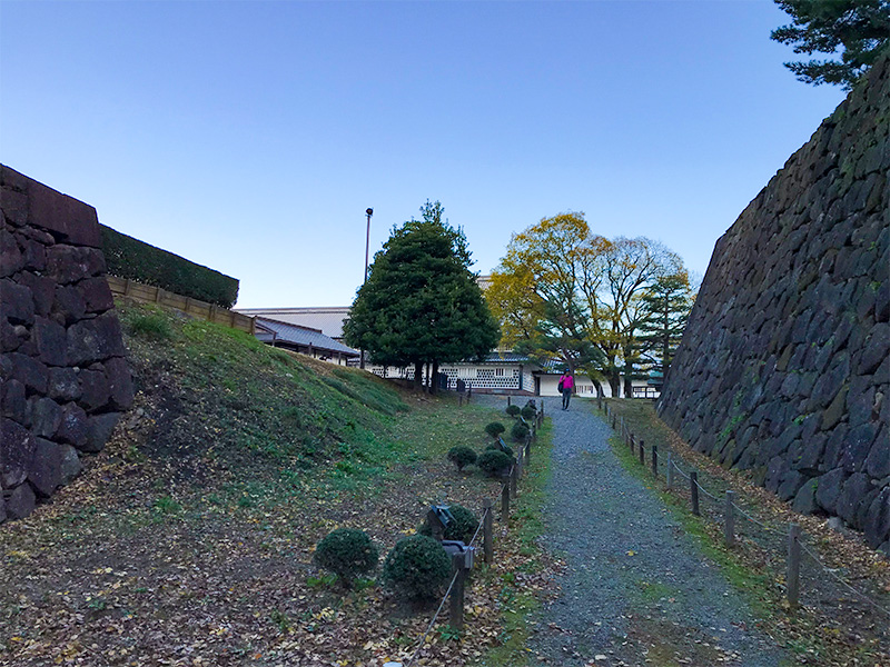 金沢城極楽橋下空堀石垣の刻印