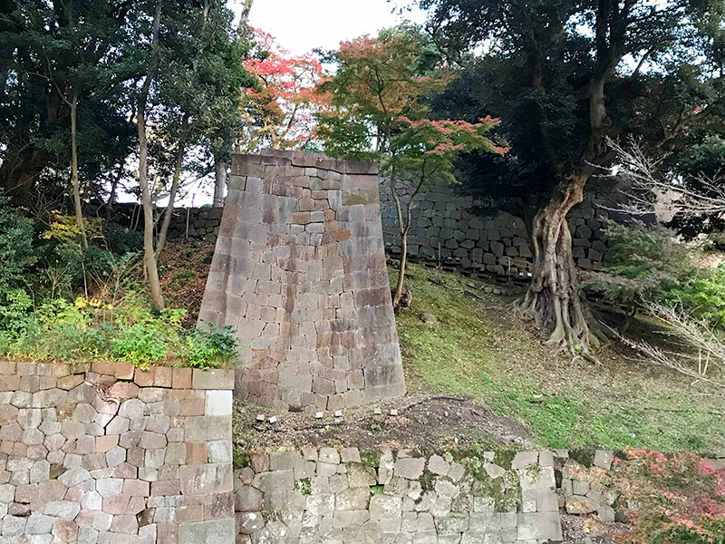 金沢城玉泉院丸庭園紅葉橋跡石垣