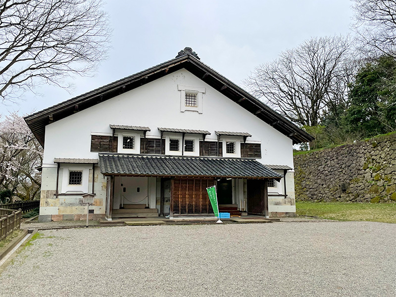 金沢城・鶴丸倉庫（重要文化財）