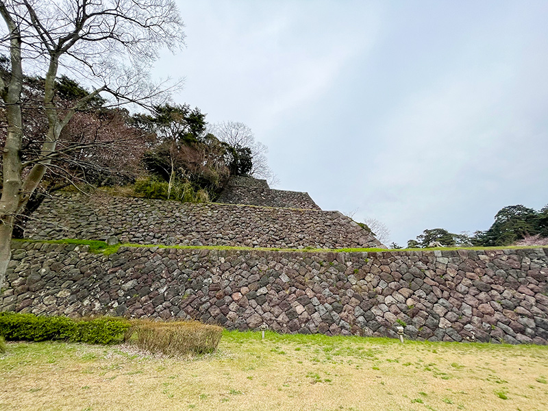 金沢城・本丸南面の高石垣