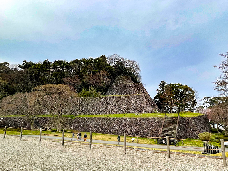 金沢城・本丸南面の高石垣