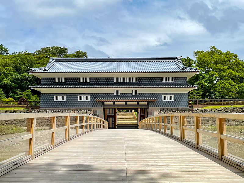 尾山神社から鼠多門橋・鼠多門