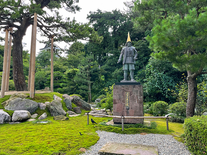 金沢・切支丹寺跡、前田利家像