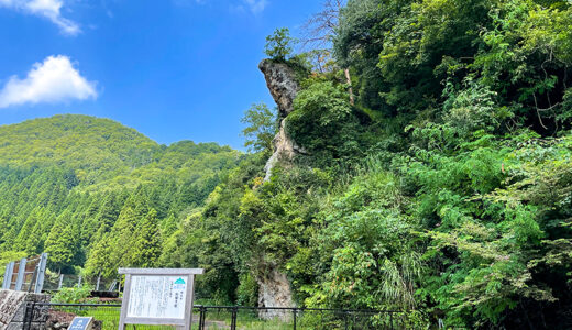 小松市の西尾八景の1つ「神宿る烏帽子岩」と「岩上神社」