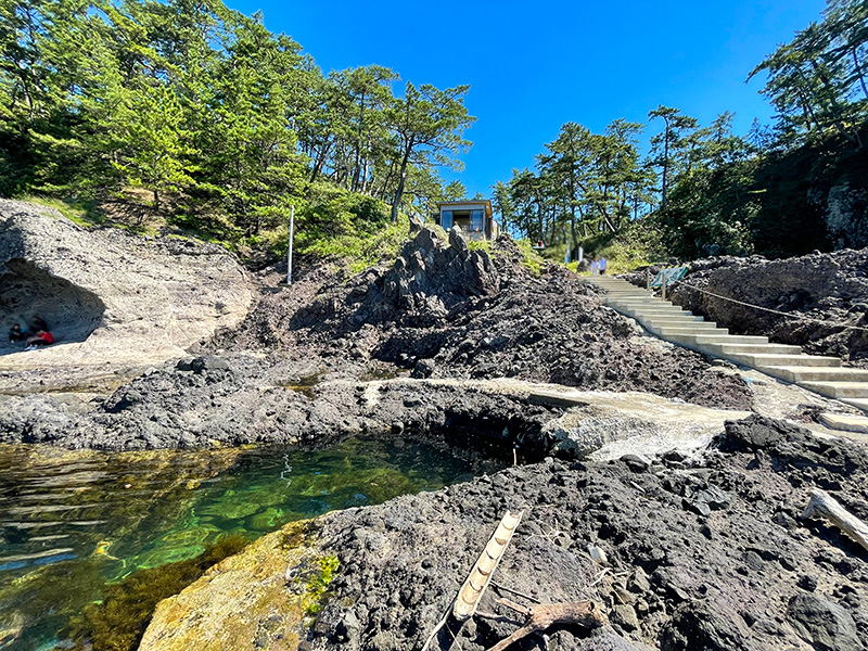 能登金剛・巌門・千畳敷岩